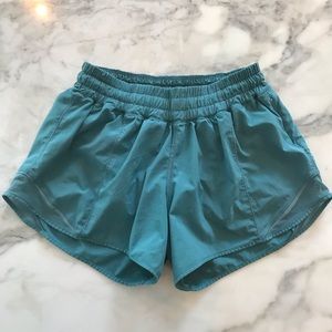 Lululemon Hotty Hot Short II - 6 Tall